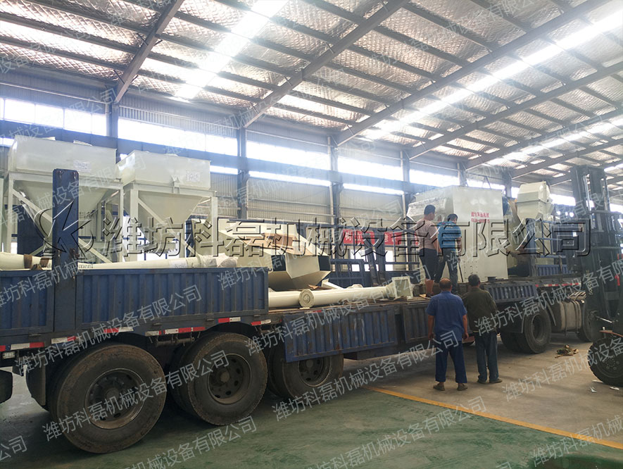 襄阳用裕(yu)橡胶制造有限公(gong)司(WAP站)攪拌、輸送整(zhěng)套設備發貨實拍(pai) 螺旋輸送 絞龍 料(liào)倉 攪拌站 第2張