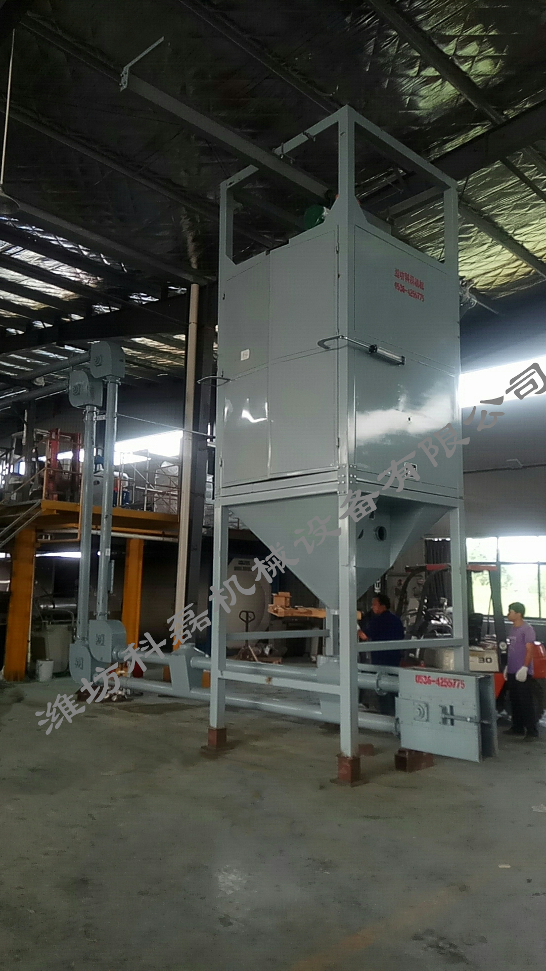 襄(xiāng)阳用裕橡胶(jiao)制造有限公(gōng)司(WAP站)管鏈輸(shu)送機噸袋拆(chai)包機使用現(xian)場實拍 第3張(zhāng)