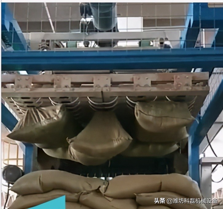 自動拆包機和(hé)自動拆垛機結(jié)合适用快速拆(chāi)袋卸料效率高(gāo) 第1張