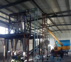 襄阳用裕橡(xiàng)胶制造有限(xiàn)公司(WAP站)管鏈(lian)輸送機客戶(hù)安裝使用現(xian)場實拍